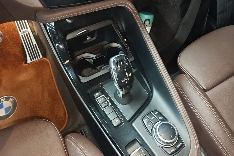 Used BMW X1 2022 Updated xDrive25Li Premium Edition Gear Lever