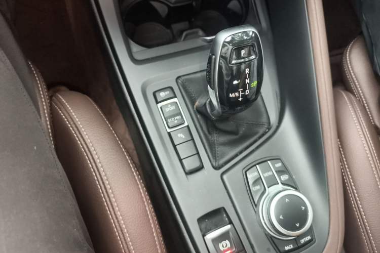 Used BMW X1 2022 sDrive25Li Leading Model Gear Lever