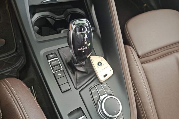 Used BMW X1 2022 sDrive25Li Leading Model Gear Lever