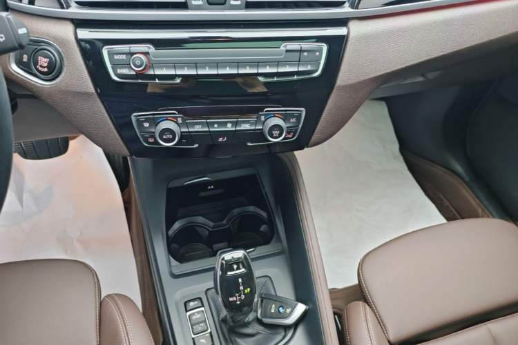 Used BMW X1 2022 sDrive25Li Leading Model Gear Lever