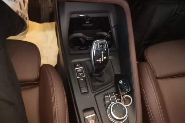 Used BMW X1 2022 sDrive25Li Leading Model Gear Lever