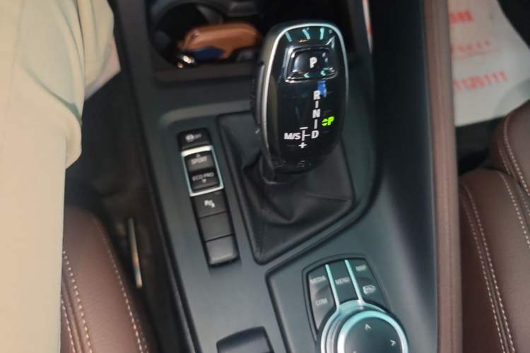 Used BMW X1 2022 sDrive25Li Leading Model Gear Lever