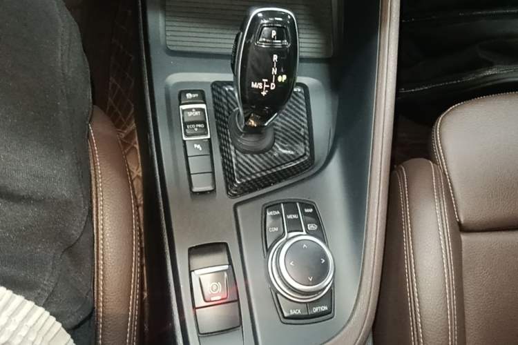 Used BMW X1 2022 sDrive25Li Leading Model Gear Lever