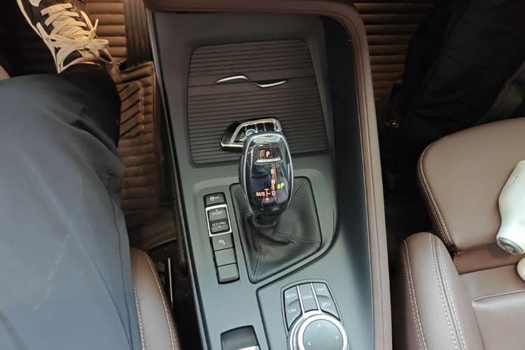 Used BMW X1 2022 sDrive25Li Leading Model Gear Lever