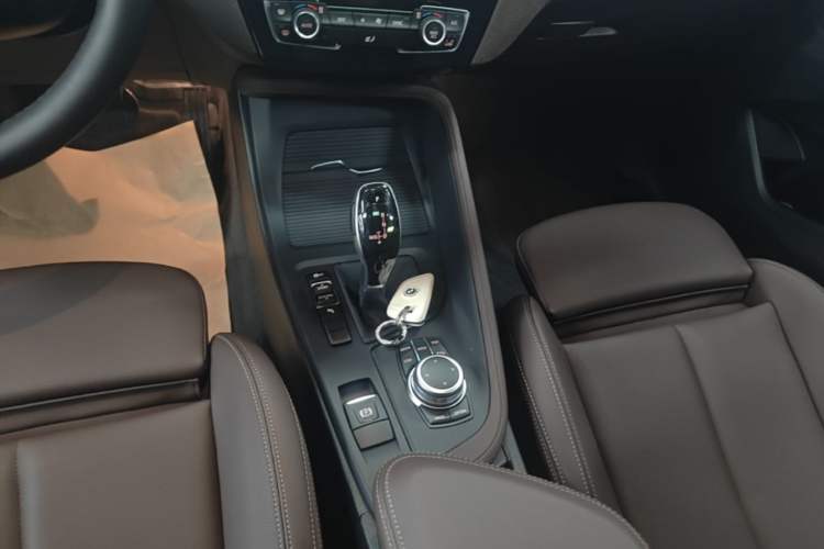 Used BMW X1 2022 sDrive25Li Leading Model Gear Lever