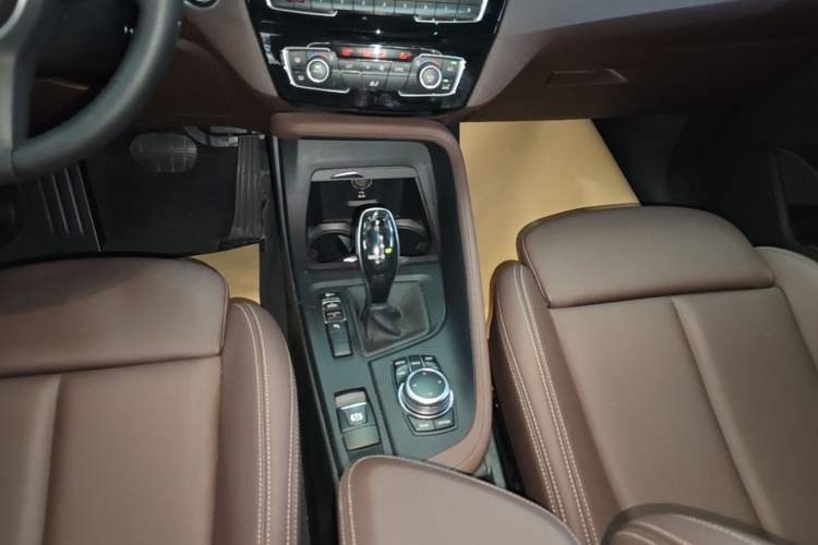 Used BMW X1 2022 sDrive25Li Leading Model Gear Lever