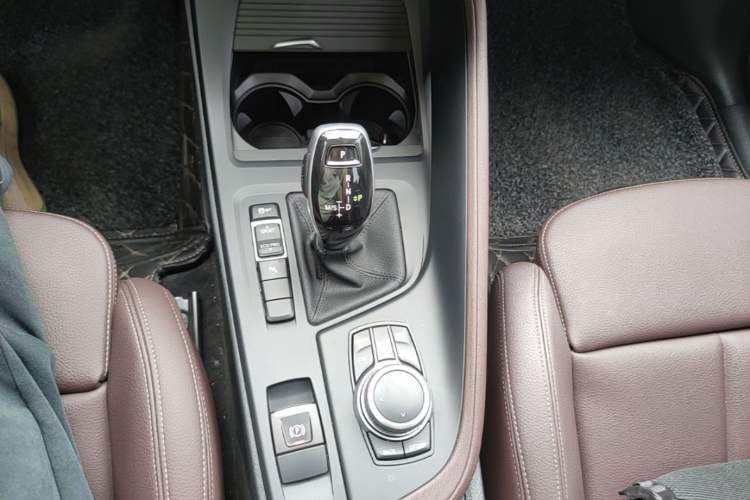 Used BMW X1 2022 sDrive25Li Leading Model Gear Lever