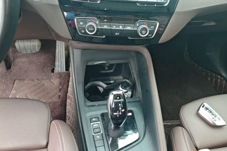 Used BMW X1 2022 sDrive25Li Leading Model Gear Lever