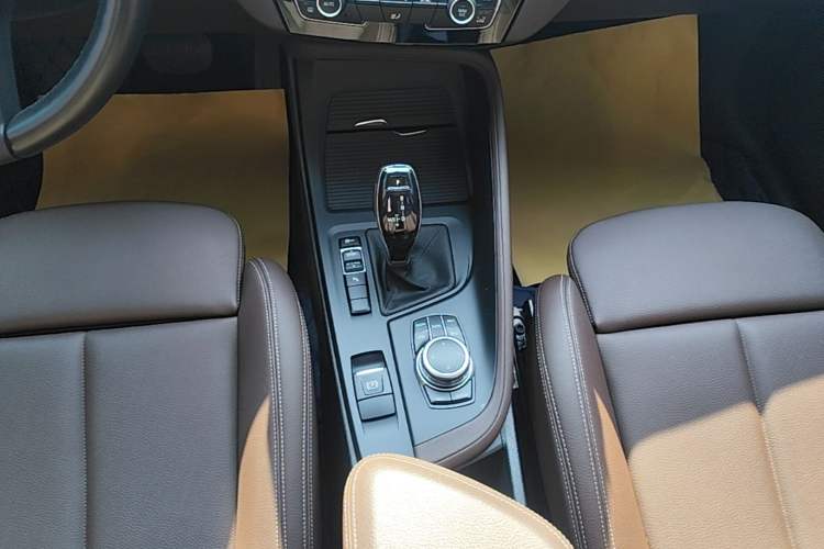 Used BMW X1 2022 sDrive25Li Leading Model Gear Lever