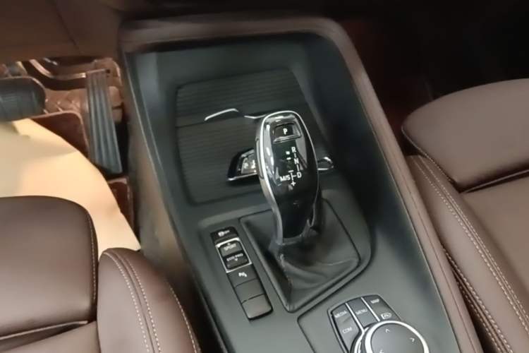 Used BMW X1 2022 sDrive25Li Leading Model Gear Lever