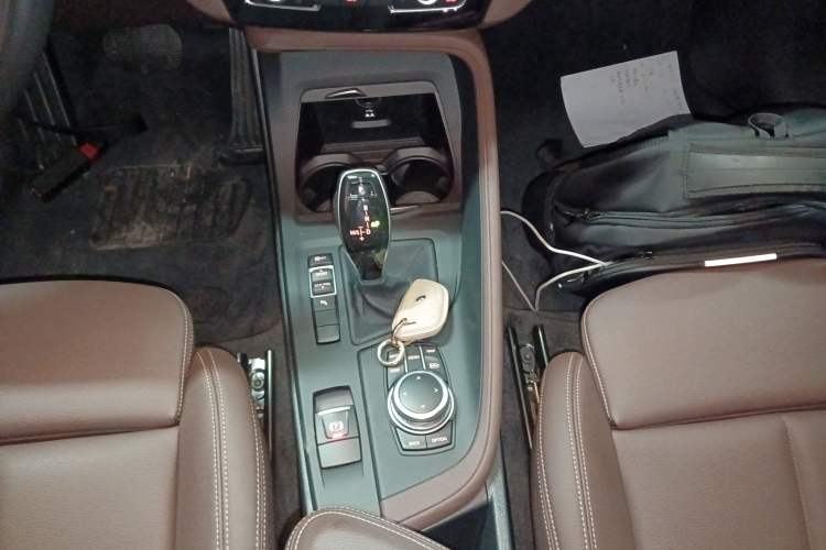 Used BMW X1 2022 sDrive25Li Leading Model Gear Lever