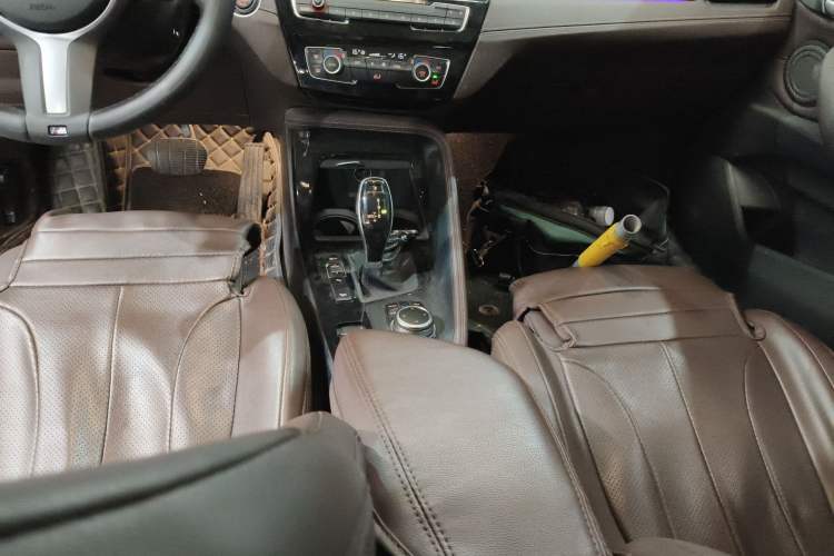 Used BMW X1 2022 Updated xDrive25Li Premium Edition Gear Lever