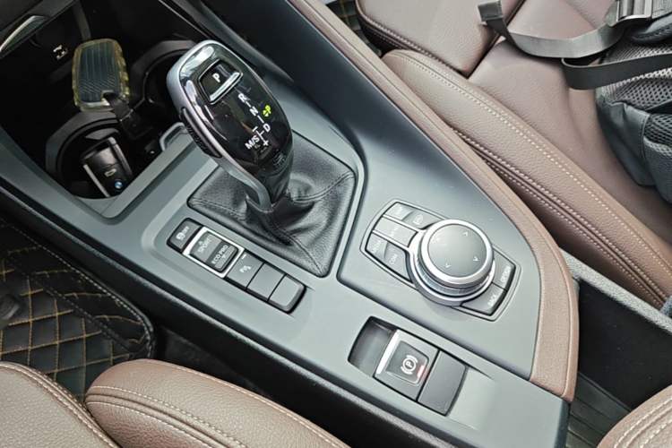 Used BMW X1 2022 sDrive25Li Leading Model Gear Lever