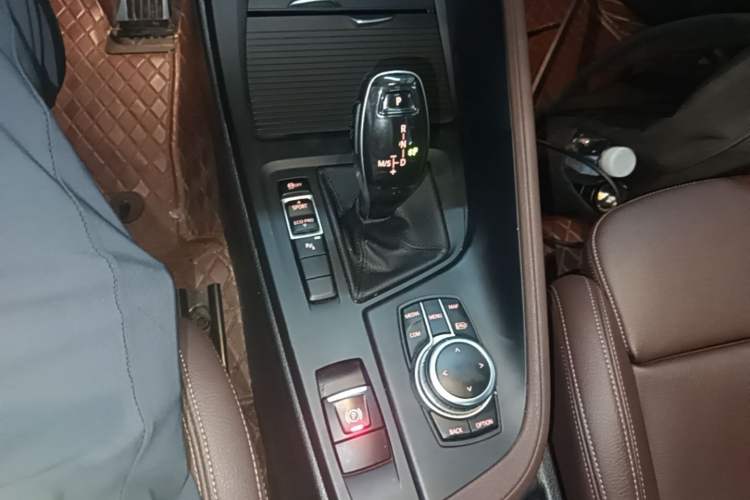 Used BMW X1 2022 sDrive25Li Leading Model Gear Lever