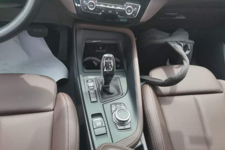 Used BMW X1 2022 sDrive25Li Leading Model Gear Lever