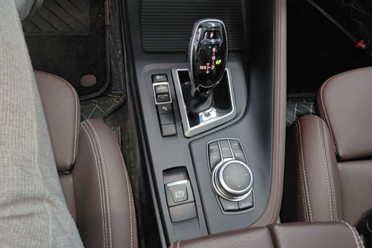 Used BMW X1 2022 sDrive25Li Leading Model Gear Lever