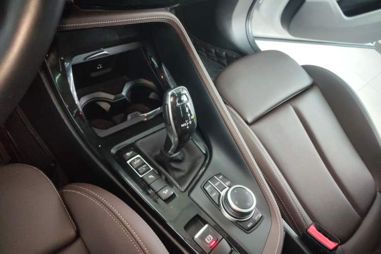 Used BMW X1 2022 Updated xDrive25Li Premium Edition Gear Lever