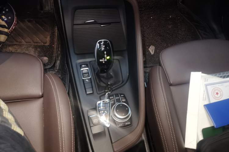 Used BMW X1 2022 sDrive25Li Leading Model Gear Lever