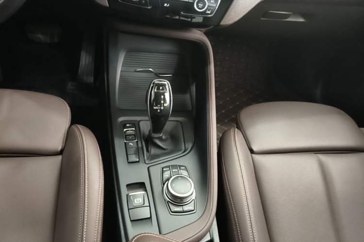 Used BMW X1 2022 sDrive25Li Leading Model Gear Lever