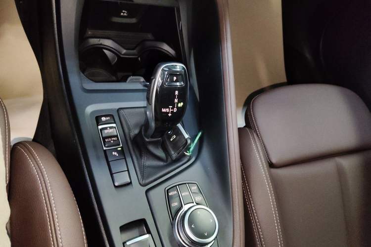 Used BMW X1 2022 sDrive25Li Leading Model Gear Lever