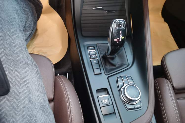 Used BMW X1 2022 sDrive25Li Leading Model Gear Lever
