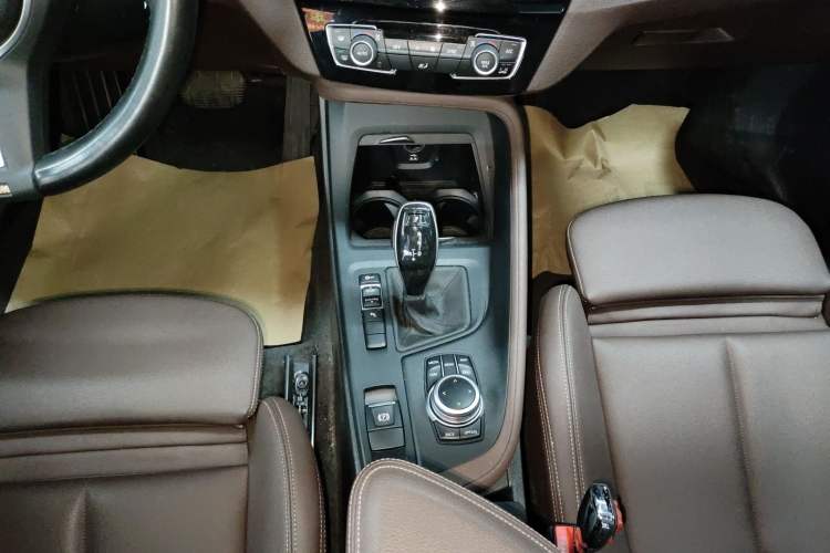 Used BMW X1 2022 sDrive25Li Leading Model Gear Lever