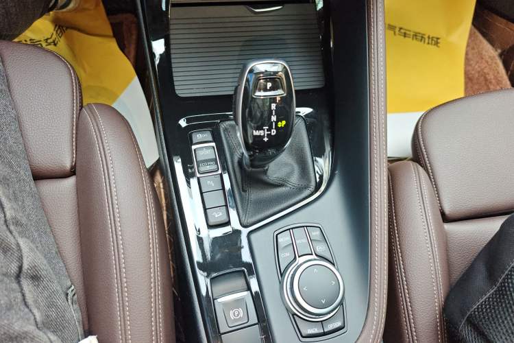 Used BMW X1 2022 Updated xDrive25Li Premium Edition Gear Lever