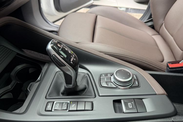 Used BMW X1 2022 sDrive25Li Leading Model Gear Lever