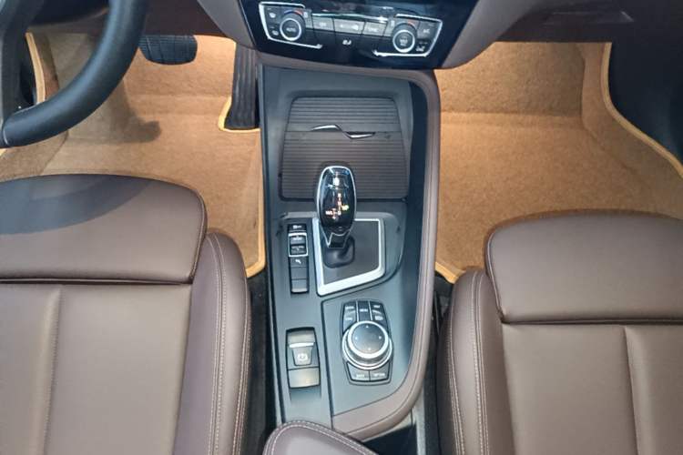 Used BMW X1 2022 sDrive25Li Leading Model Gear Lever