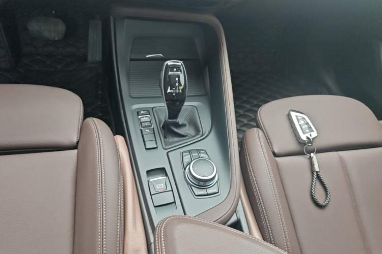Used BMW X1 2022 sDrive25Li Leading Model Gear Lever