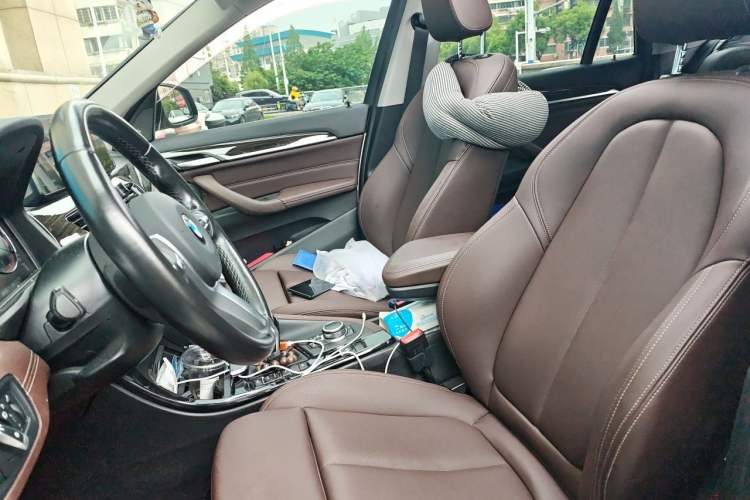 Used BMW X1 2022 Updated xDrive25Li Premium Edition Left Front Seat