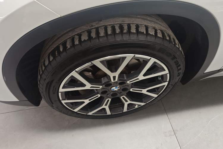 Used BMW X1 2022 Updated xDrive25Li Premium Edition Left Front Wheel Hub