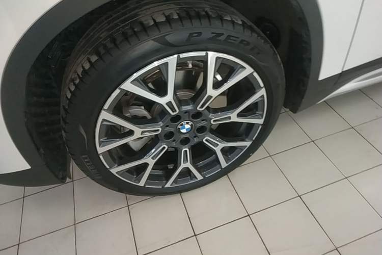 Used BMW X1 2022 Updated xDrive25Li Premium Edition Left Front Wheel Hub
