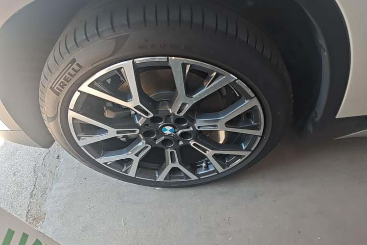 Used BMW X1 2022 Updated xDrive25Li Premium Edition Left Front Wheel Hub