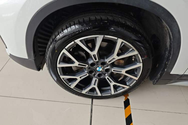 Used BMW X1 2022 Updated xDrive25Li Premium Edition Left Front Wheel Hub