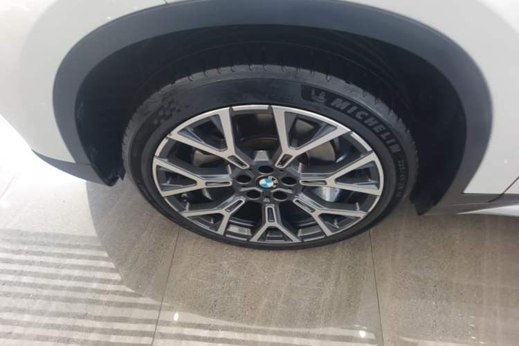 Used BMW X1 2022 Updated xDrive25Li Premium Edition Left Front Wheel Hub