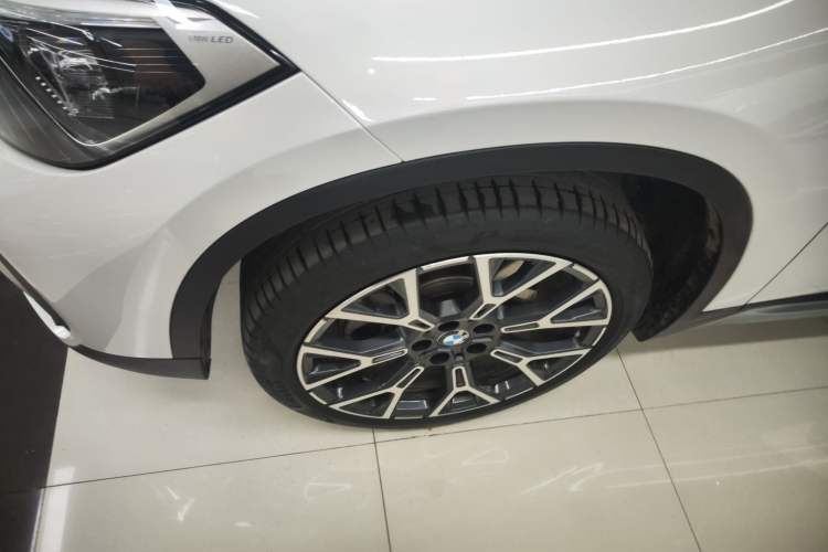 Used BMW X1 2022 Updated xDrive25Li Premium Edition Left Front Wheel Hub