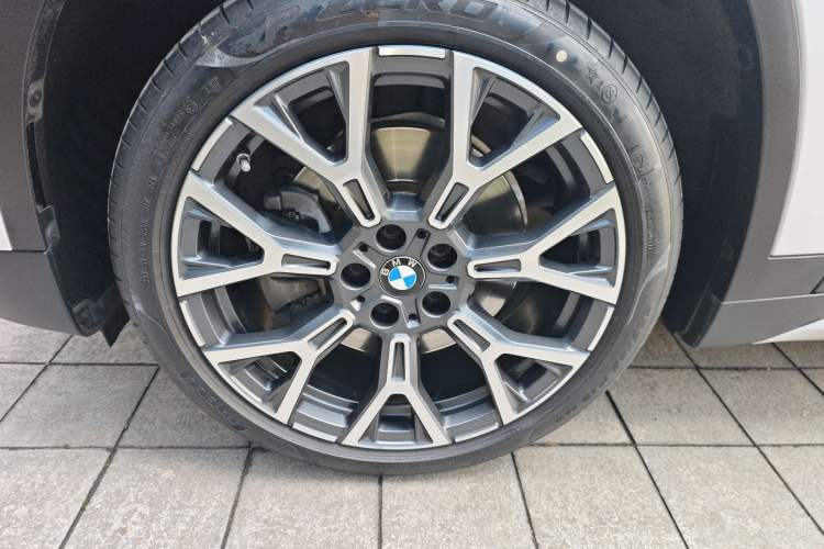 Used BMW X1 2022 Updated xDrive25Li Premium Edition Left Front Wheel Hub