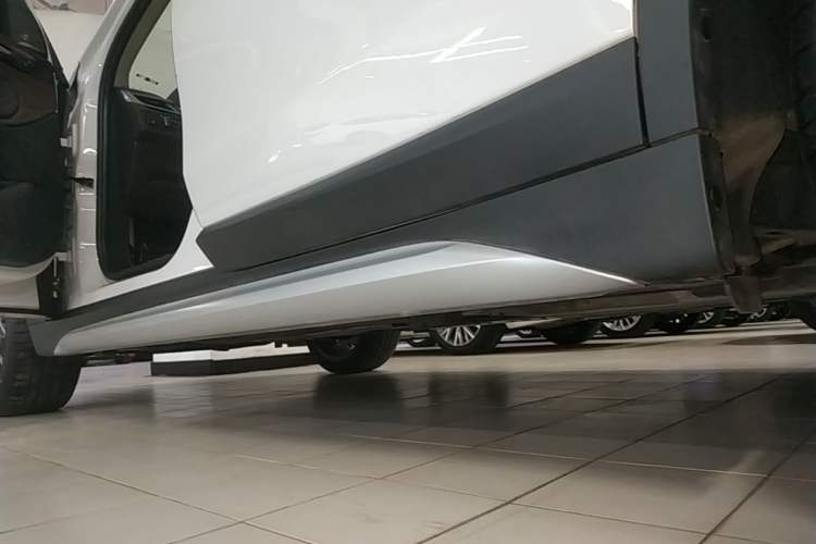 Used BMW X1 2022 Updated xDrive25Li Premium Edition Left Side Sill