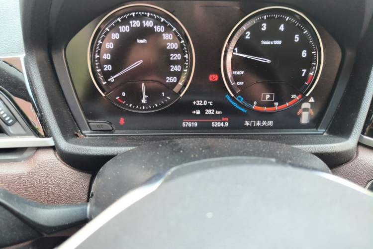 Used BMW X1 2022 sDrive20Li Fashion Model Odometer Close Up