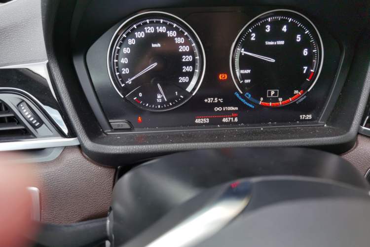 Used BMW X1 2022 sDrive20Li Fashion Model Odometer Close Up
