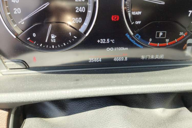 Used BMW X1 2022 sDrive25Li Leading Model Odometer Close Up