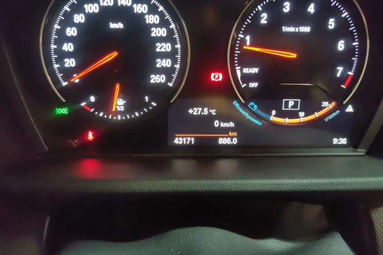 Used BMW X1 2022 sDrive25Li Leading Model Odometer Close Up