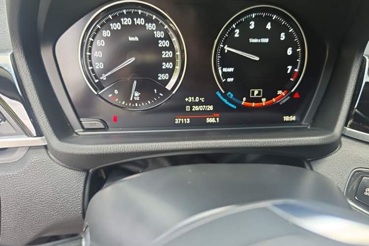 Used BMW X1 2022 sDrive20Li Fashion Model Odometer Close Up