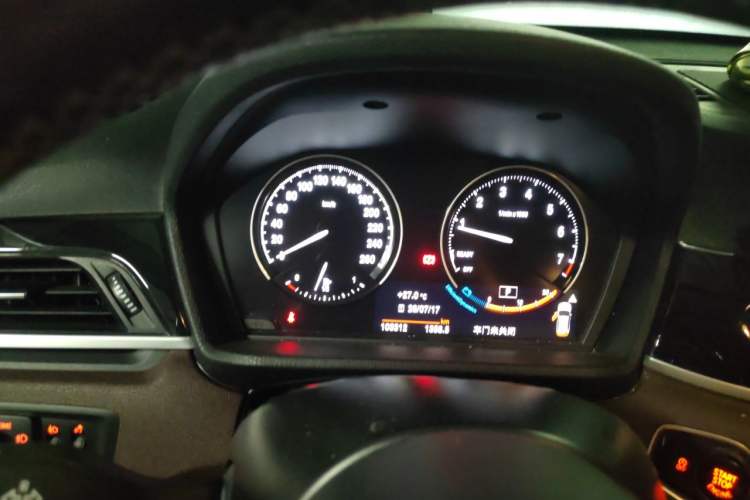 Used BMW X1 2022 sDrive25Li Leading Model Odometer Close Up
