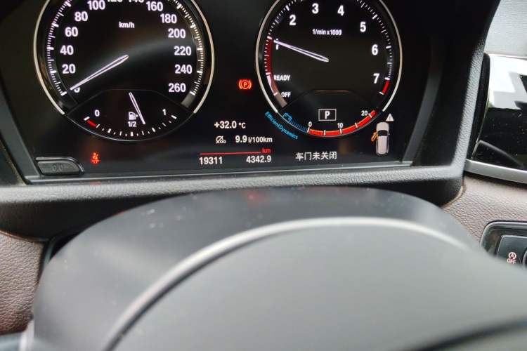 Used BMW X1 2022 sDrive25Li Leading Model Odometer Close Up