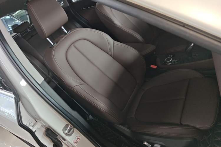 Used BMW X1 2022 sDrive25Li Leading Model Right Front Seat