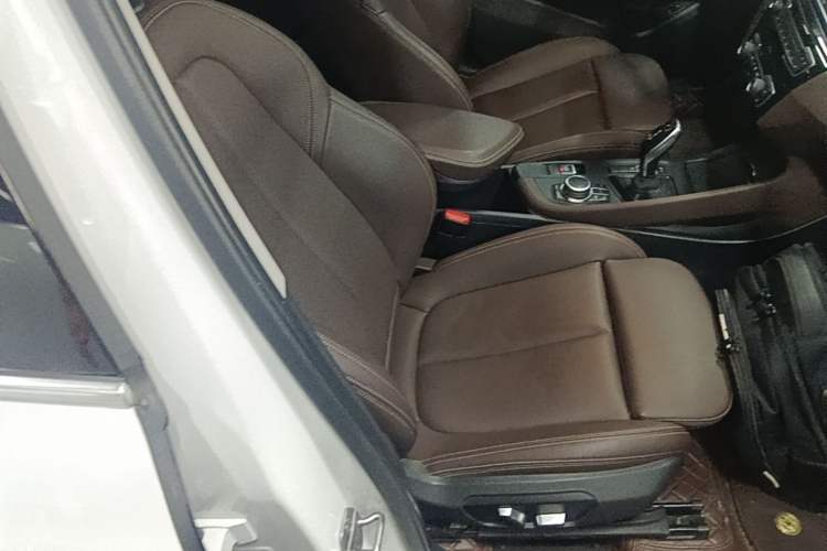 Used BMW X1 2022 sDrive25Li Leading Model Right Front Seat