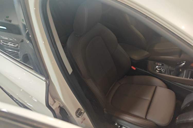 Used BMW X1 2022 sDrive25Li Leading Model Right Front Seat