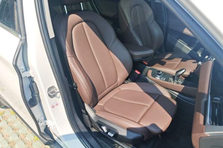 Used BMW X1 2022 sDrive25Li Leading Model Right Front Seat